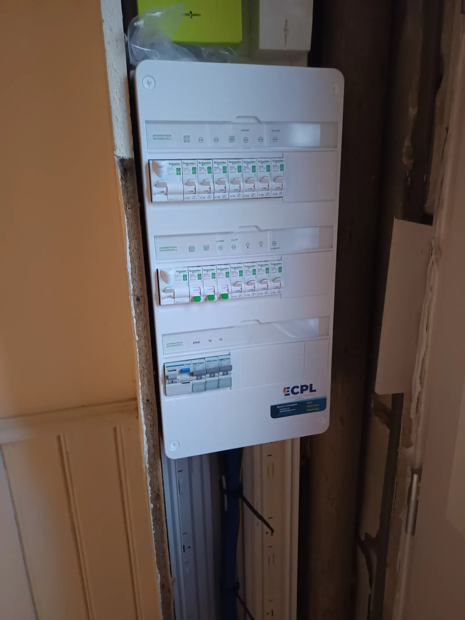 Tableau electrique ECPL signe, disjoncteurs Schneider et Hager